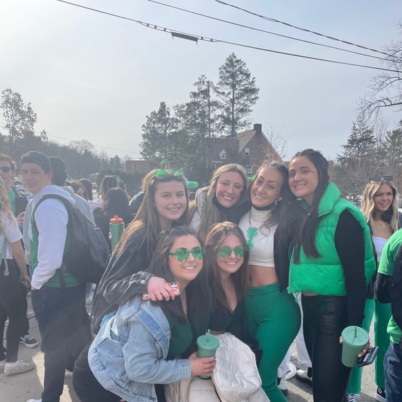 Meet your Posher, Ali - Picture 1 of 1